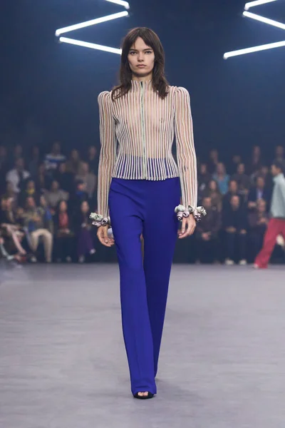 Look 32